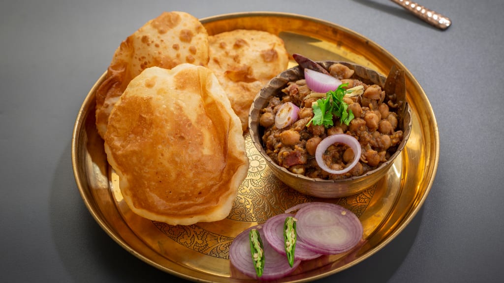 Poori (2 pcs)- with Channa Masala