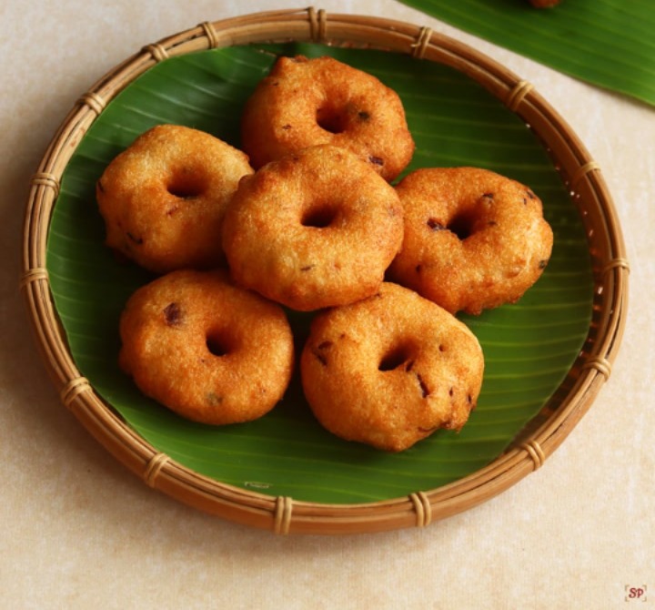 Medhu Vada (10 pcs )